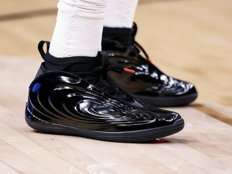 球探比分官网-哈登穿着地狱猫配色Harden.10,得到31分2篮板10助攻